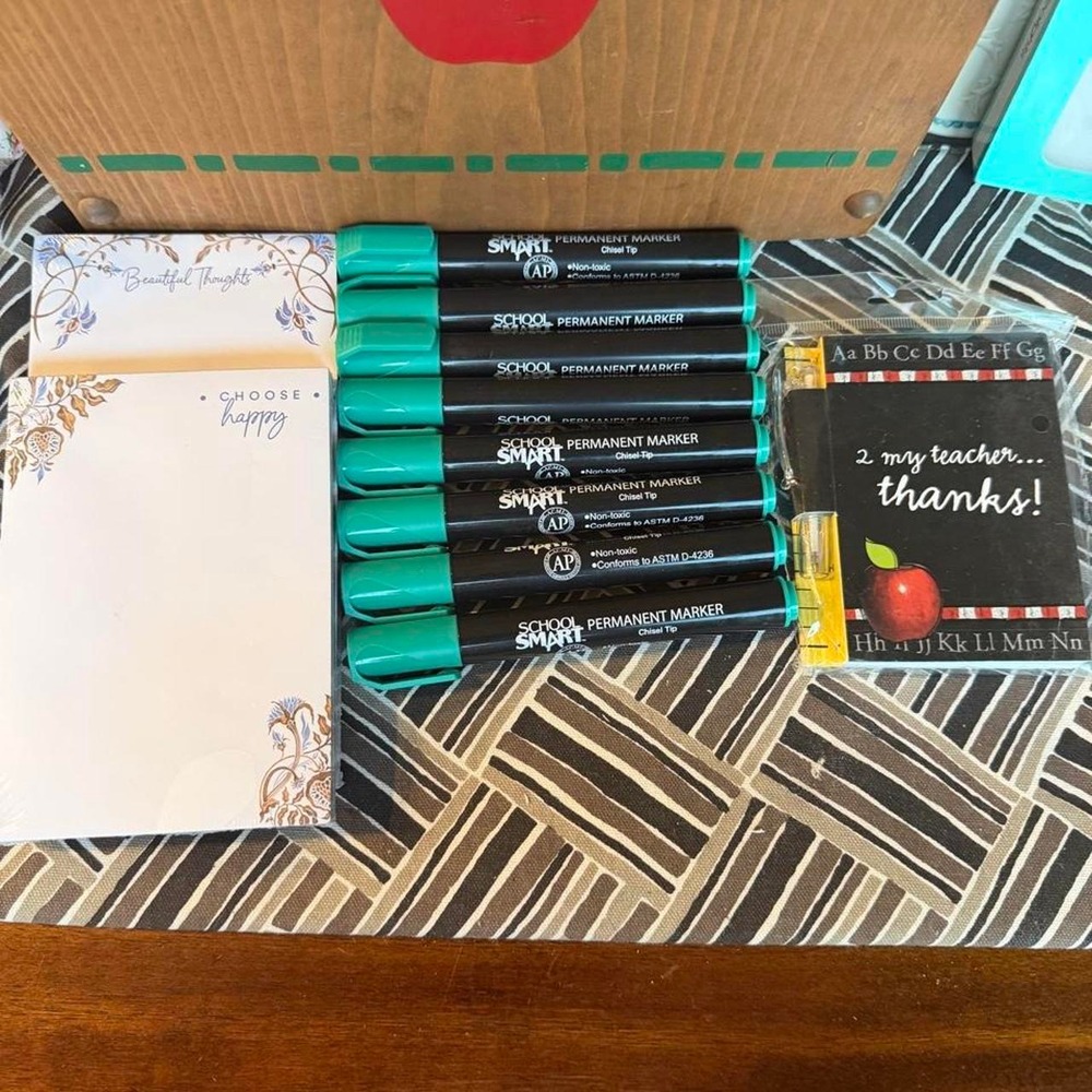 notepad and permanent marker bundle